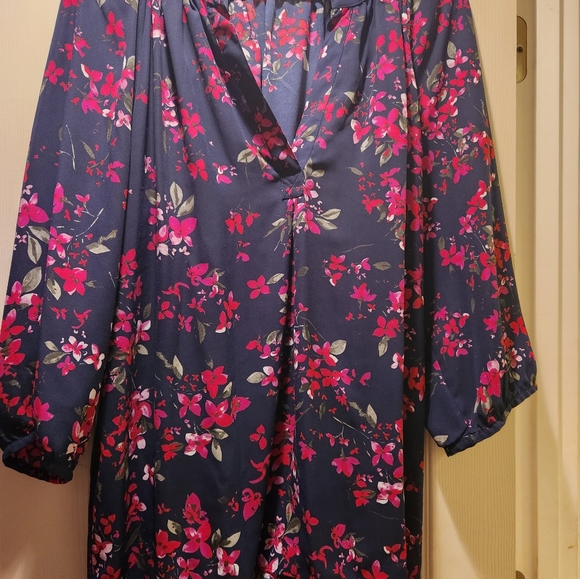 Floral top - Picture 1 of 2